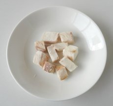 画像3: NEW 最短賞味2027.4・ホワイトフォックス 北海道産真鱈のフリーズドライ ダイスカット12g犬猫用おやつwf71134正規品 (3)